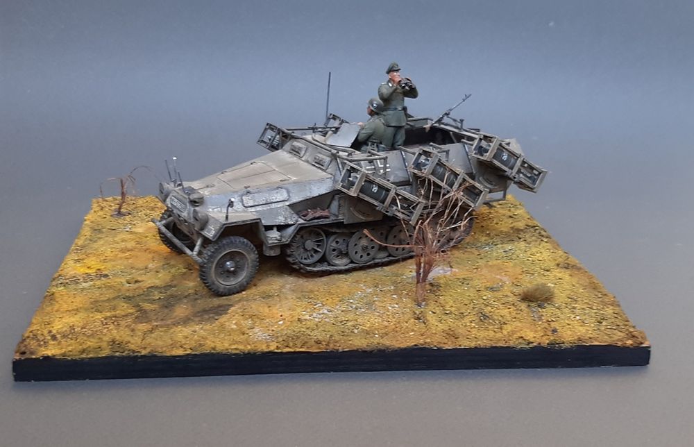 Модель немецкого бтр  Sd.Kfz. 251/1 Aust B Ханомаг 1/35