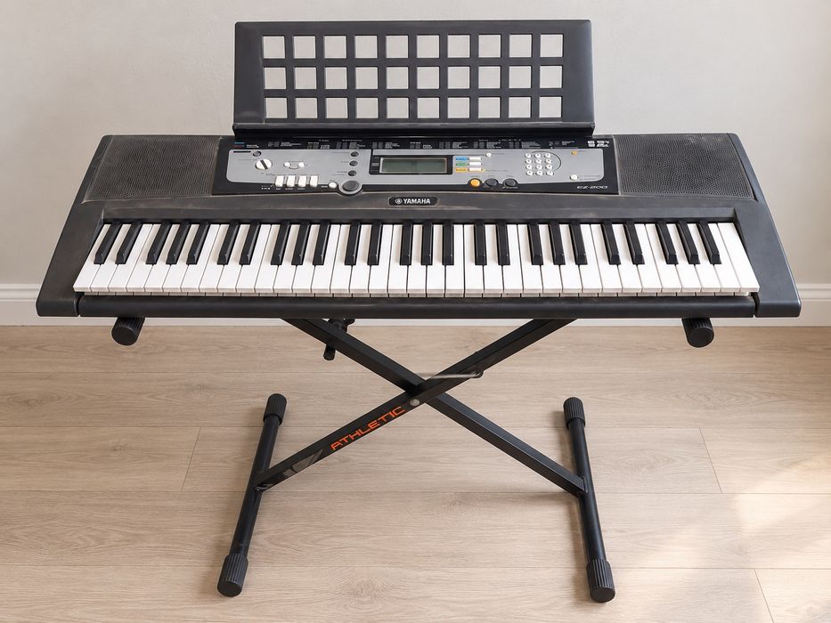Teclado luminoso Yamaha EZ-200 com Suporte, 61 teclas iluminadas