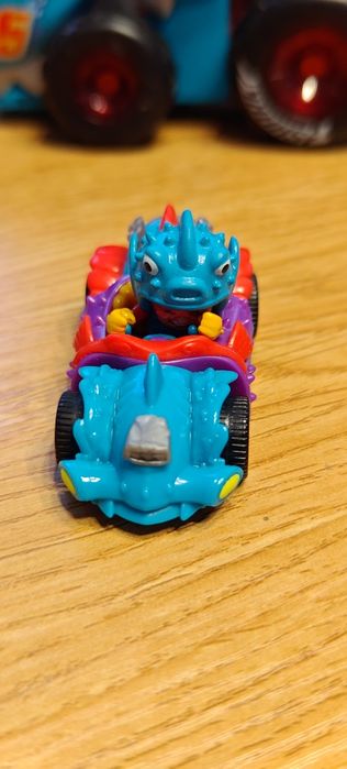 Zestaw jak na zdjęciu T-racer T-shark