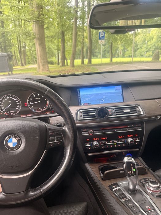 BMW Seria 7 F01 750i xDrive | 4.4 V8 | 450 KM | 2009 | Czarna Limuzyna