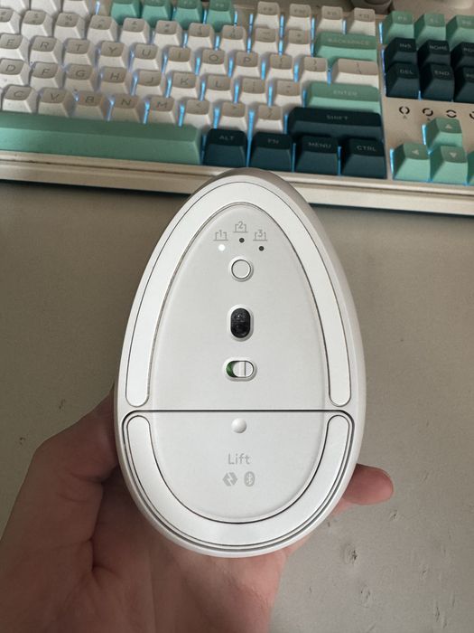 Вертикальна миша Logitech Lift White