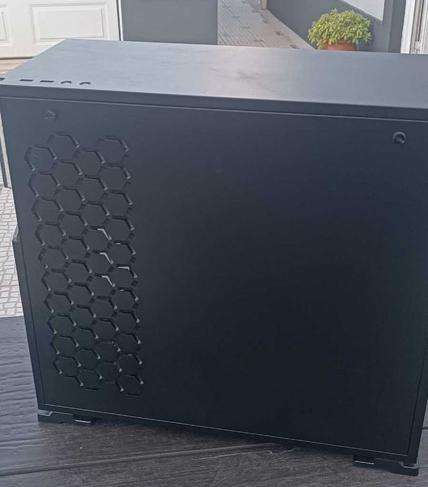 PC Case - Mid-Tower with Excellent Cooling and Elegant Design64737986088194122