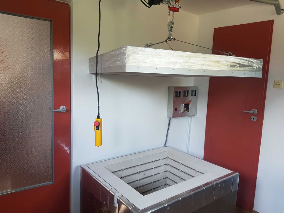 duzy piec do wypalu, wypalania ceramiki,gliny