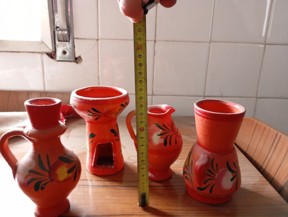 Conjunto de 4 peças em barro pintadas à mão