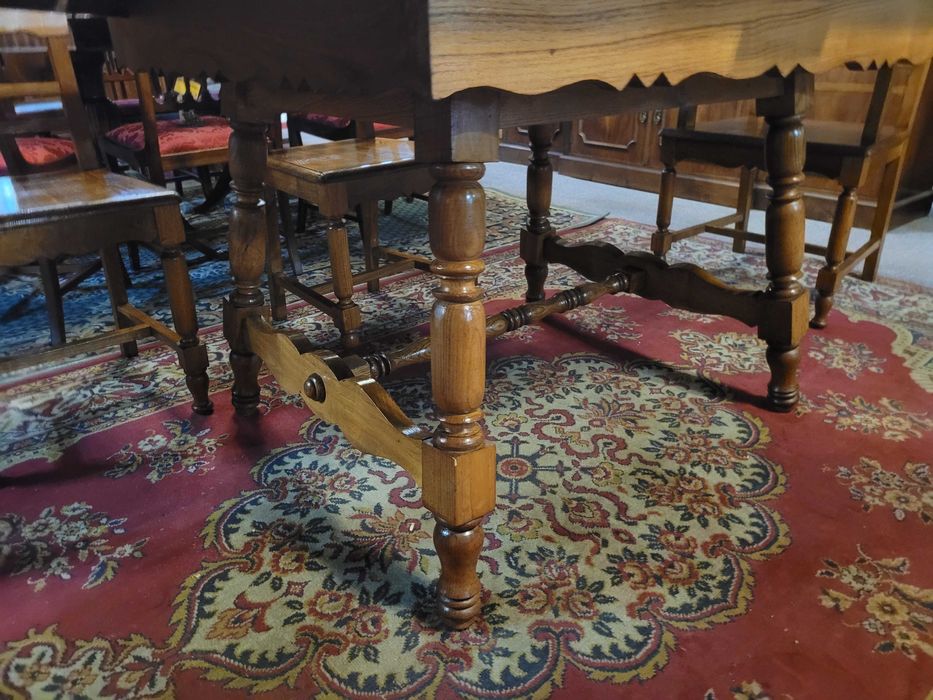 Mesa antiga extensível - Muito bom estado geral - Só a me