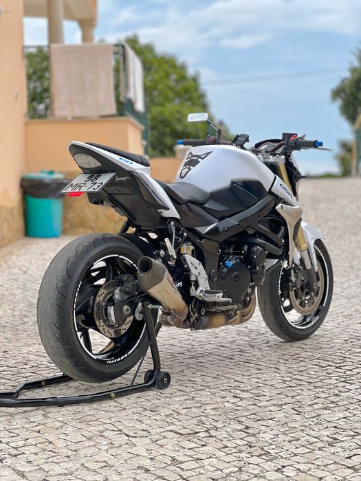 Suzuki GSR 750