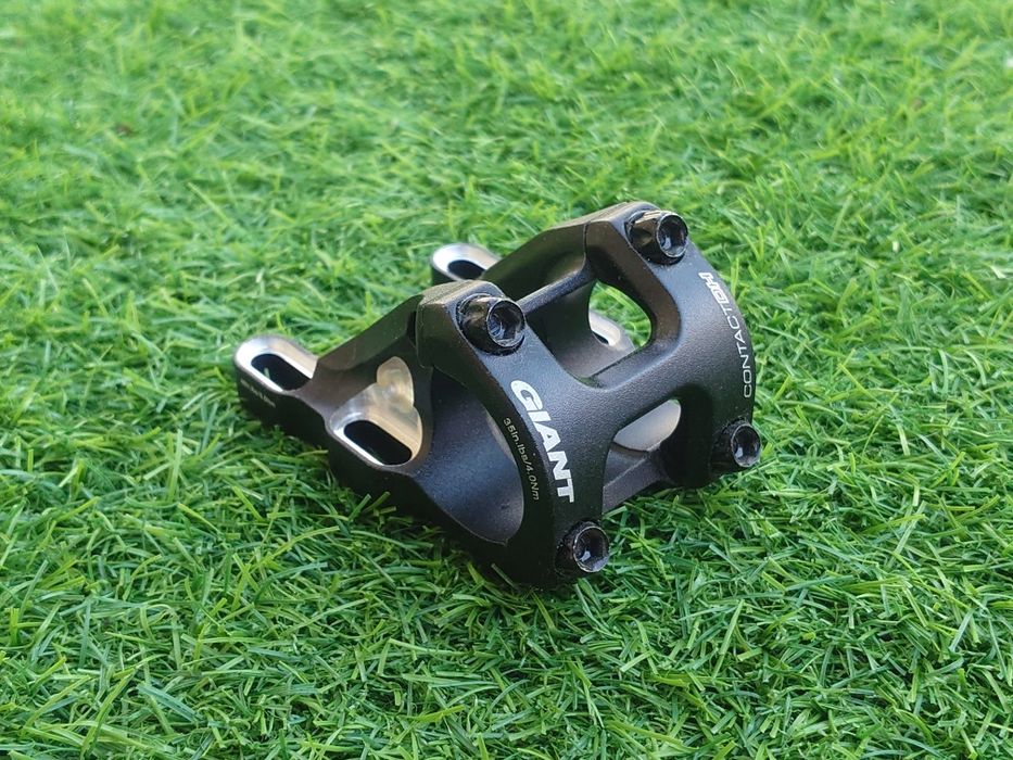 Mostek zintegrowany dwupółka Giant Contact DH na kierownicę 31,8mm