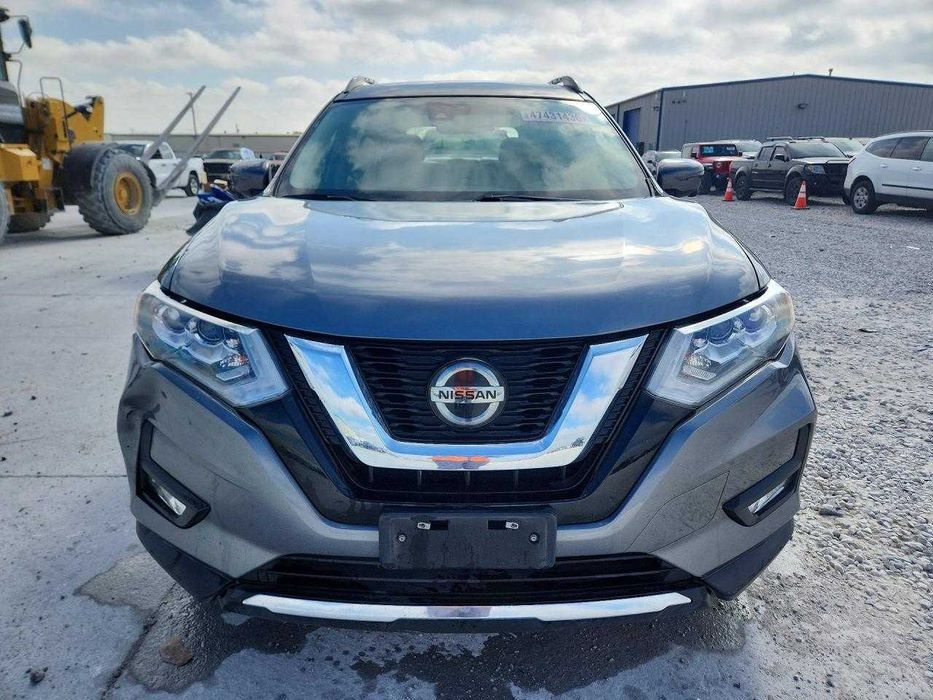 Nisson Rogue SL 2020