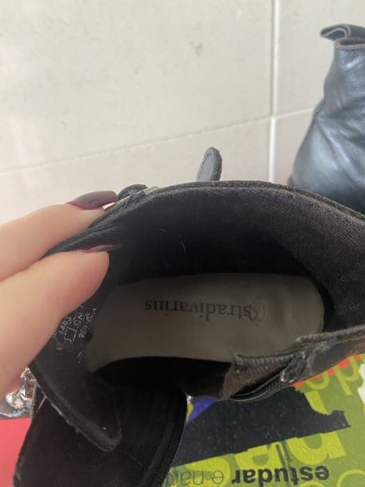 Botins preto em pele