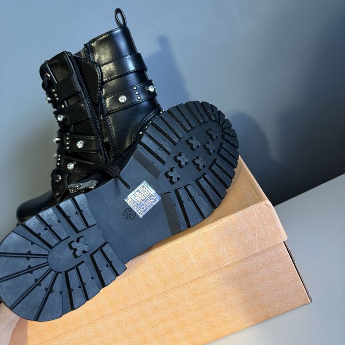 Nowe czarne buty botki