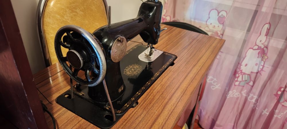 Maquina de costura Singer antiga