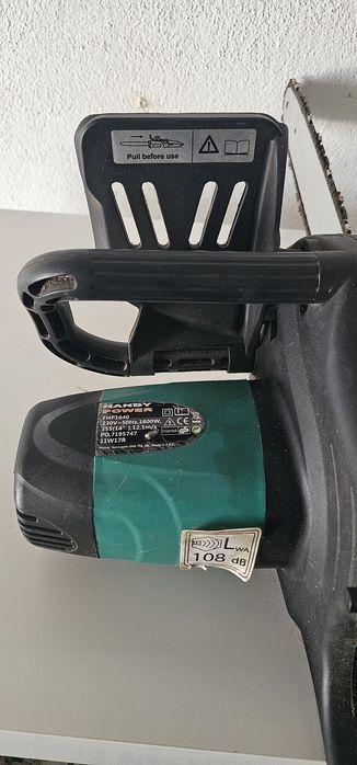 Eletrosserra preta e verde