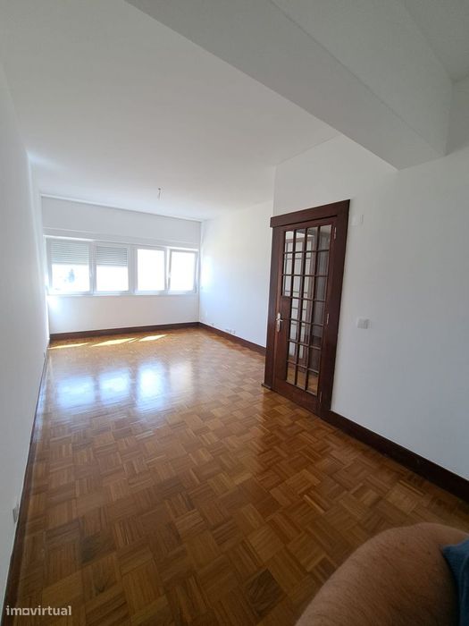 T2 Arrendamento Restelo