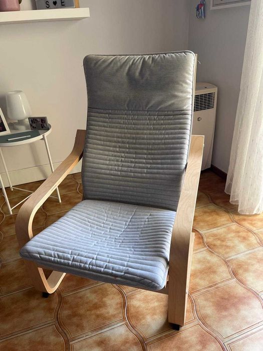 Poltrona IKEA POÄNG Cinzenta e Madeira Clara