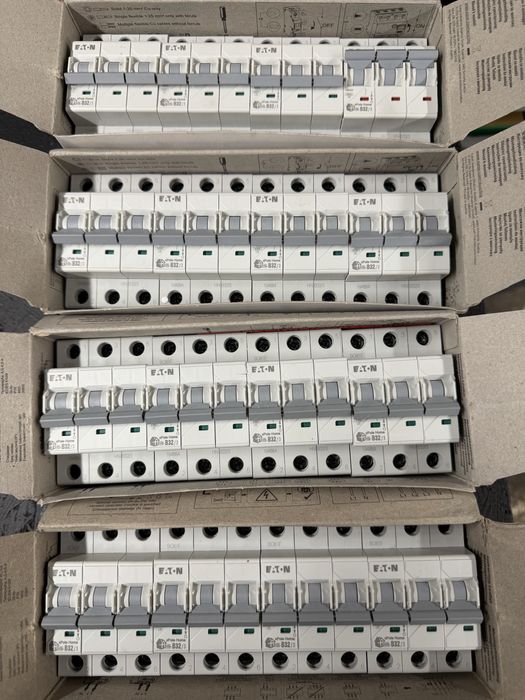 Eaton HN-B32/3 B32A 3P wyłącznik nadprądowy 16szt