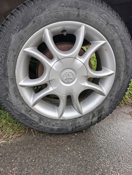 Toyota Yaris Felga 14