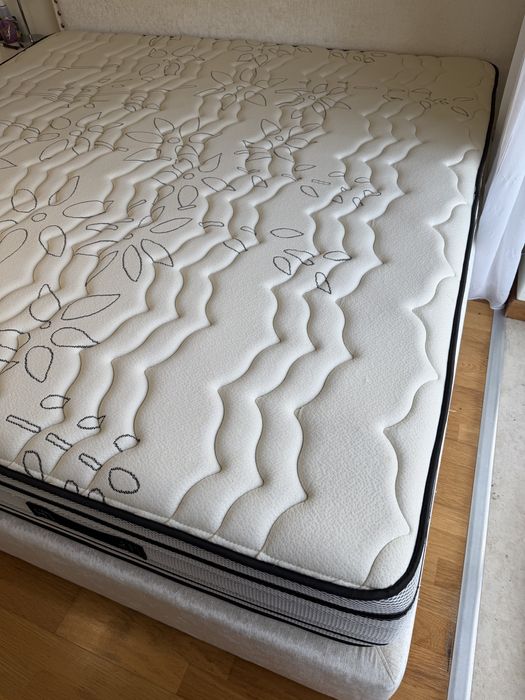 Quarto completo Cama King Size 200x200 em veludo branco/Bege