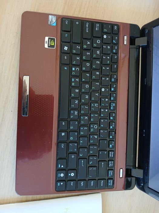 Ноутбук нетбук ASUS Eee PC 1201NL Red Seashell у відмінному стані