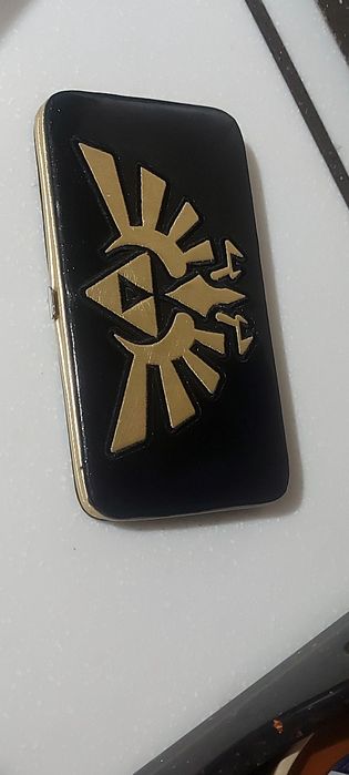 Кошелёк с золотистым изображением Королевского герба Хайрула