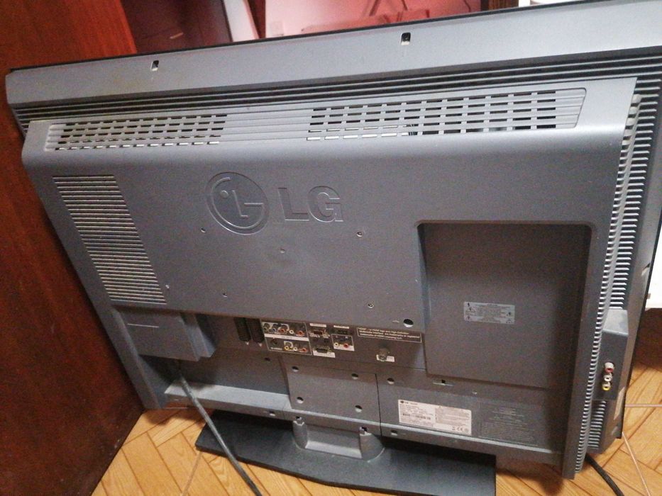 Televisão LG grande