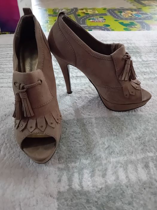 Sapatos salto alto