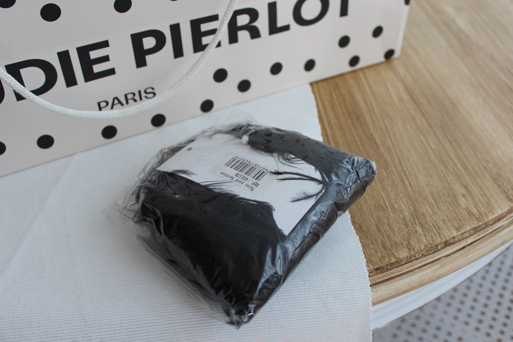 Pochet / Clutch com penas pretas, nova, com etiqueta