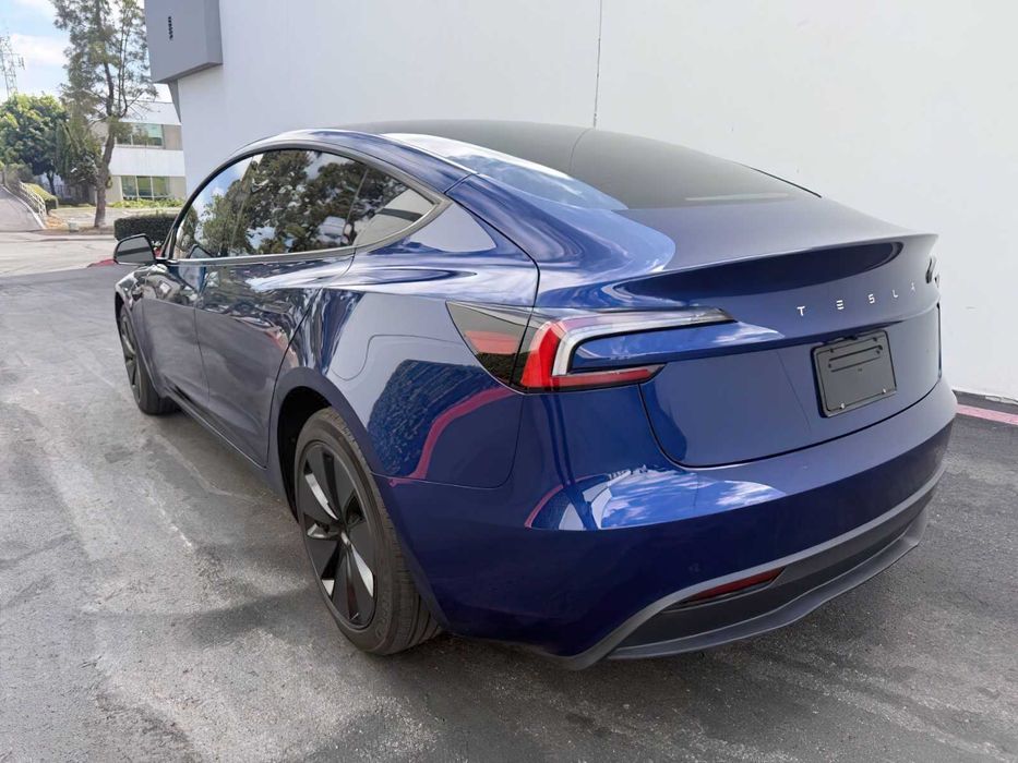 Tesla Model 3      2025