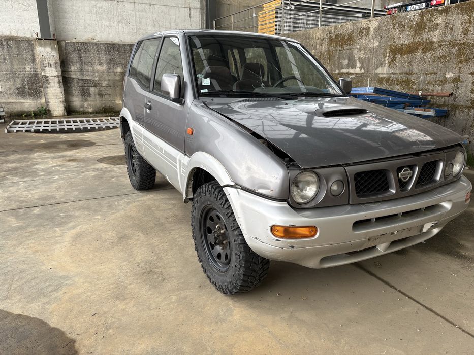 NISSAN TERRANO para peças