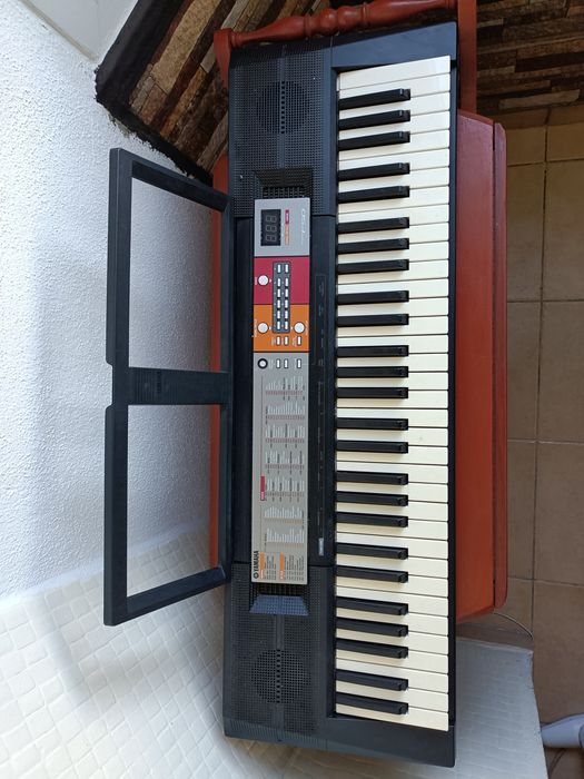 Teclado portátil PSR F50 Yamaha original como novo