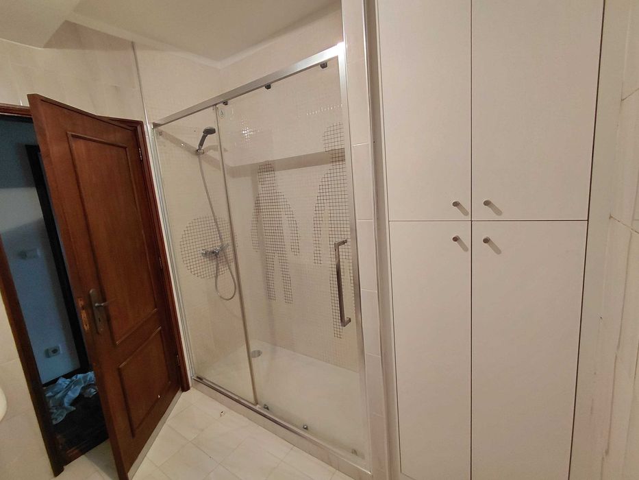 Arrenda-se Apartamento T3, Com garagem individual, 3 frentes.