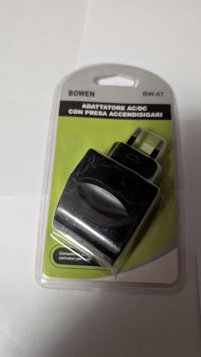 Adapter gniazda zapalniczki 12V na zasilacz 220V  450 mA
