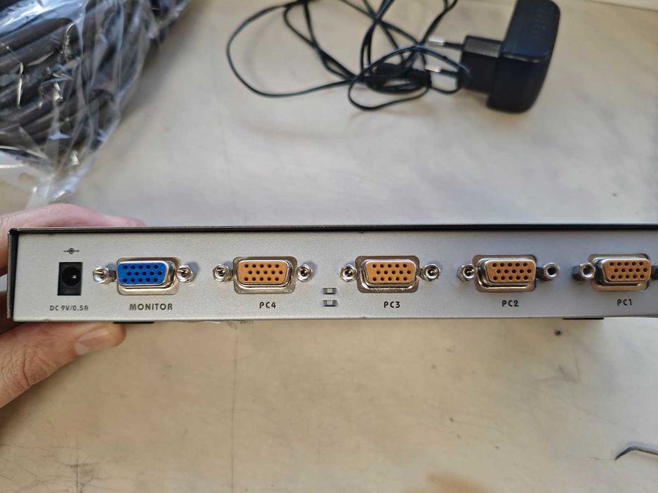 KVM 4 EUSSO UKS8104-D4T 4-port  KVM Switch