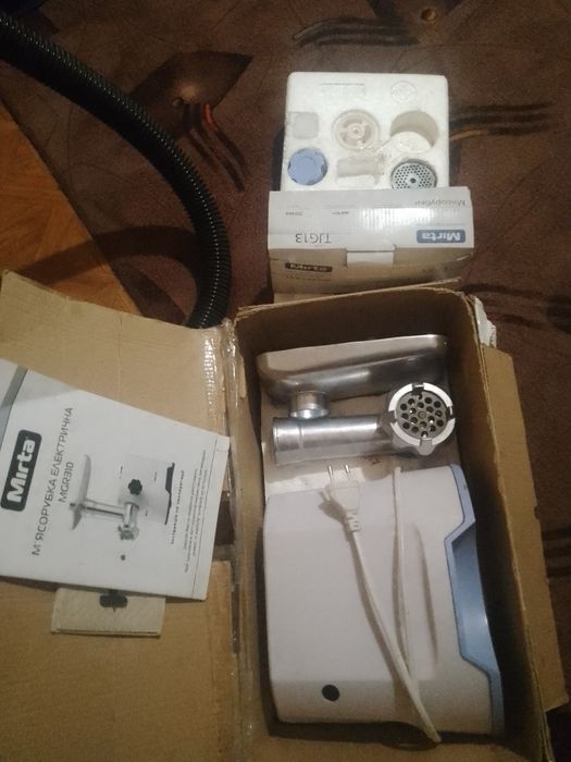 Електромясорубка " Mirta".