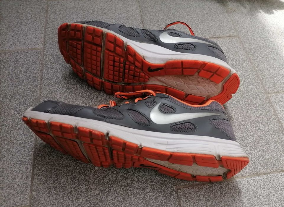 Sapatilhas Nike revolution  44
