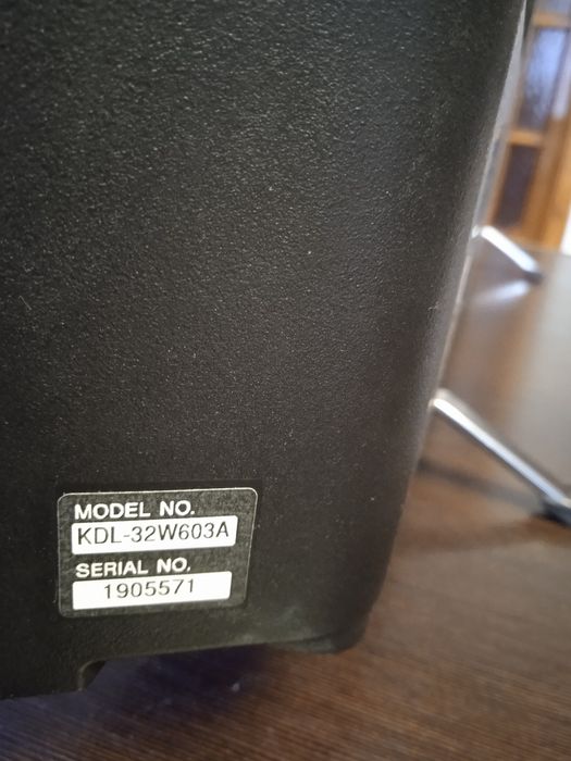 Смарт tv. Працює тільки ікранина половину, звук хороший,вайфай ловит