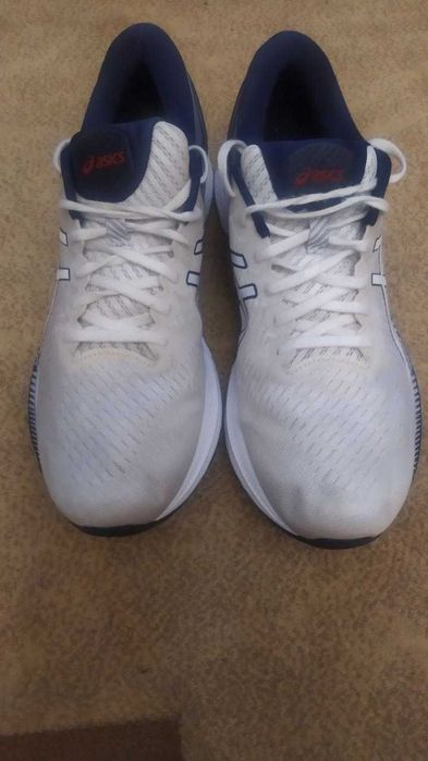 Продам мужские кроссовки Asics