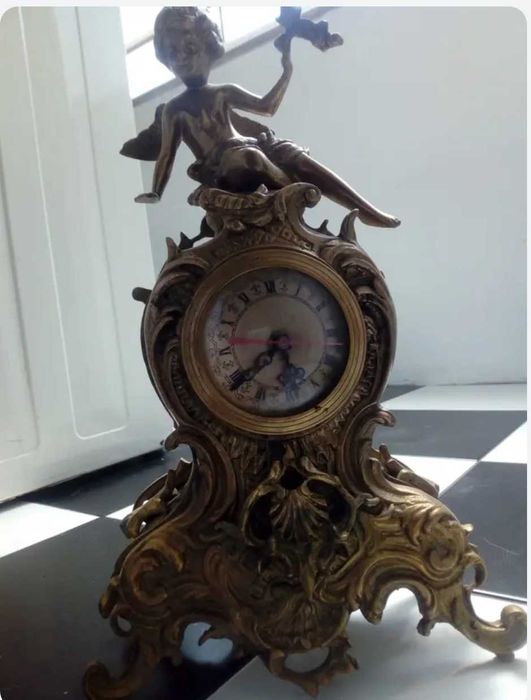 Relógio de Sobremesa Antigo em Metal Bronze – 37 cm