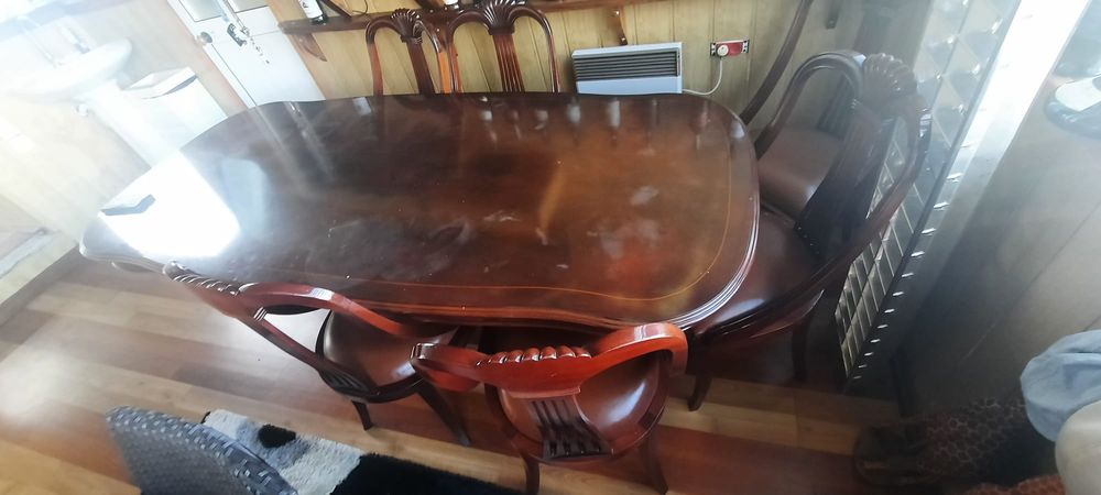 Mesa e 6 cadeiras em cerejeira