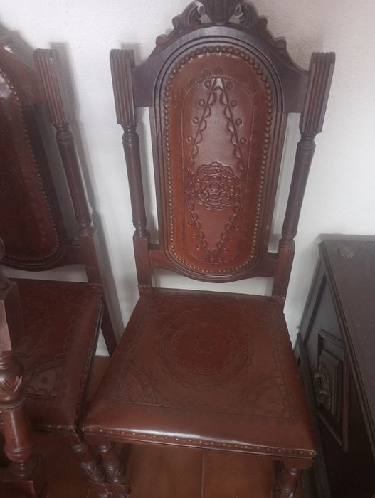 Mesa de sala com 8 cadeiras