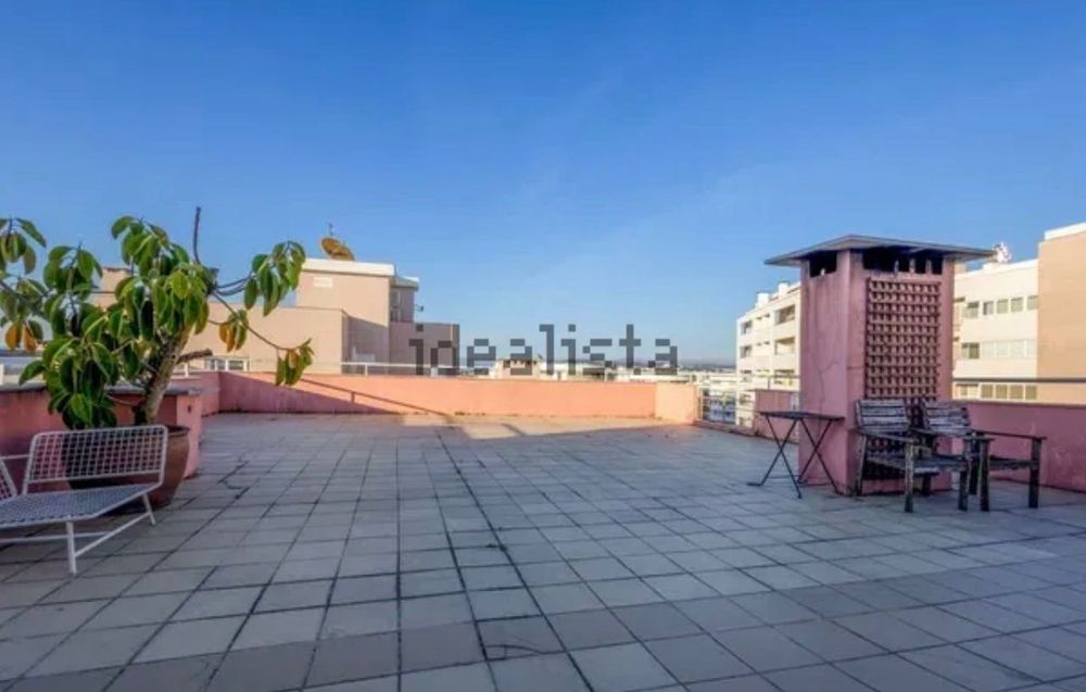 Apartamento T4 duplex com terraços e garagem
