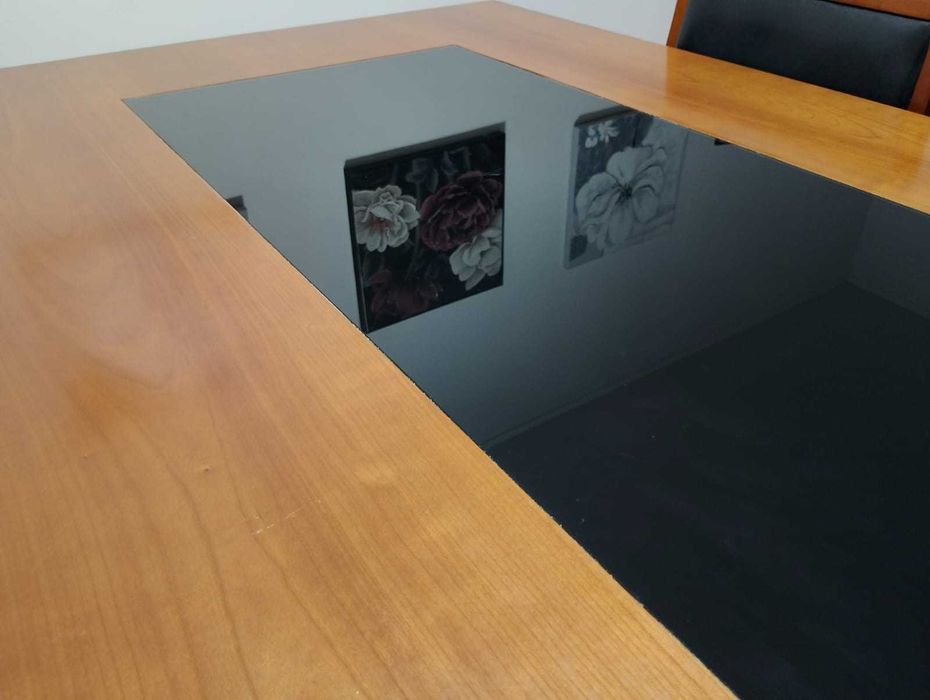 Mesa de cerejeira com quatro cadeiras