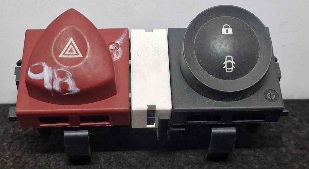Botão / Interruptor 4 Piscas - RENAULT MEGANE II