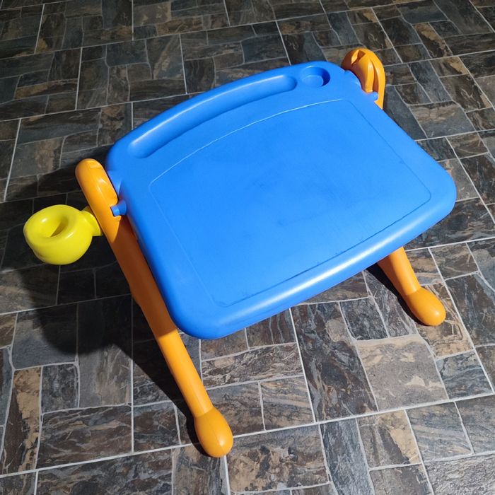 Парта, столик  для творчості дитини