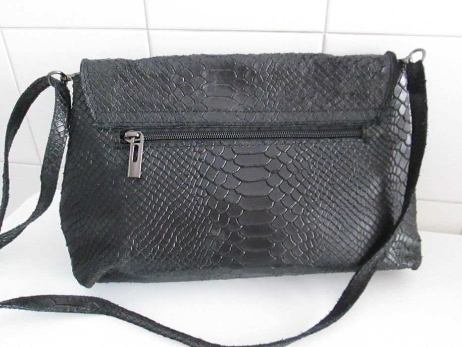 Mala preta em pele crocodilo verdadeira