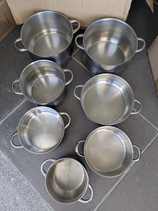 7 panelas tachos e 3 frigideiras