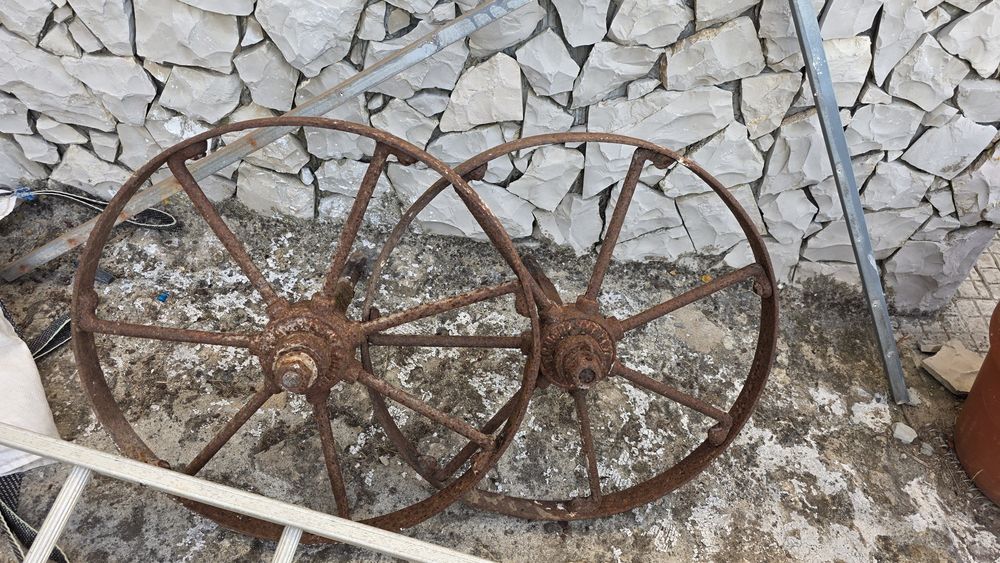 Rodas de carroça antigas
