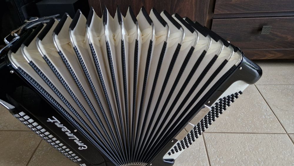 Akordeon Excelsior 96 basów guzikowy