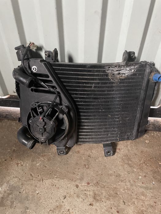 KTM DUKE 690 Радиатор запчасті вентилятор