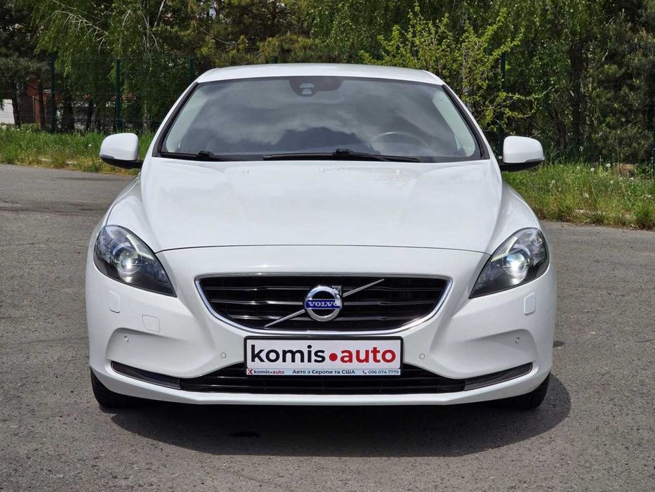 Продам  Volvo V40 2013. Можна в розстрочку, під викуп.