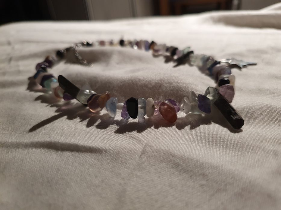 Choker z kamieni naturalnych Ivy Skydance kwarc fluoryt ametyst